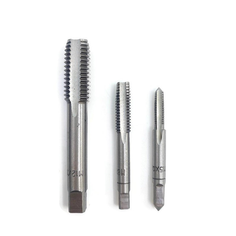 Závitníky a závitová očka 32-dílná sada