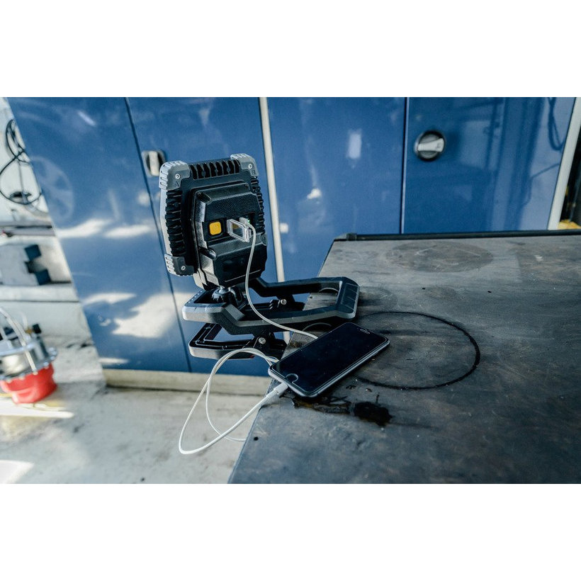 Mobilní LED reflektor bateriový CL