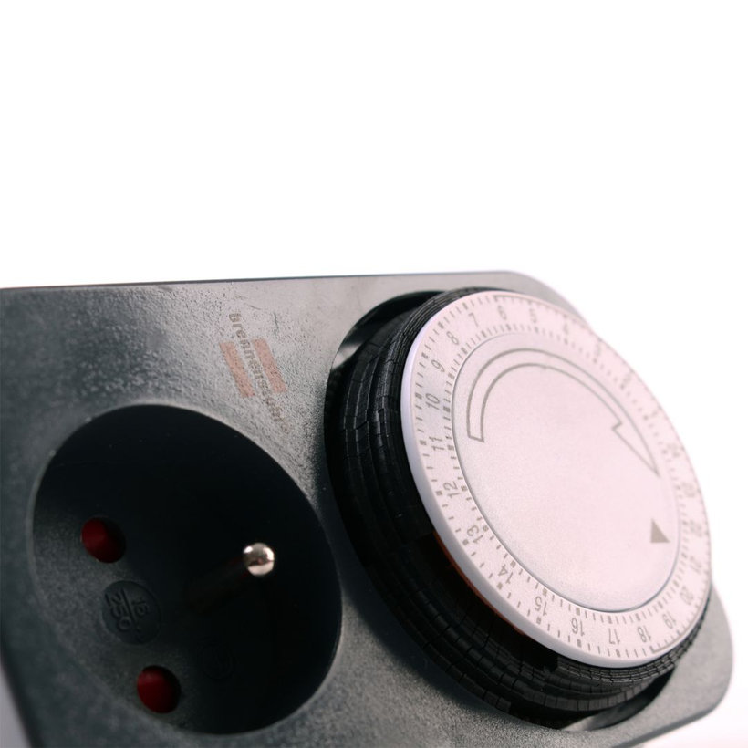 Časové spínací hodiny MZ 20