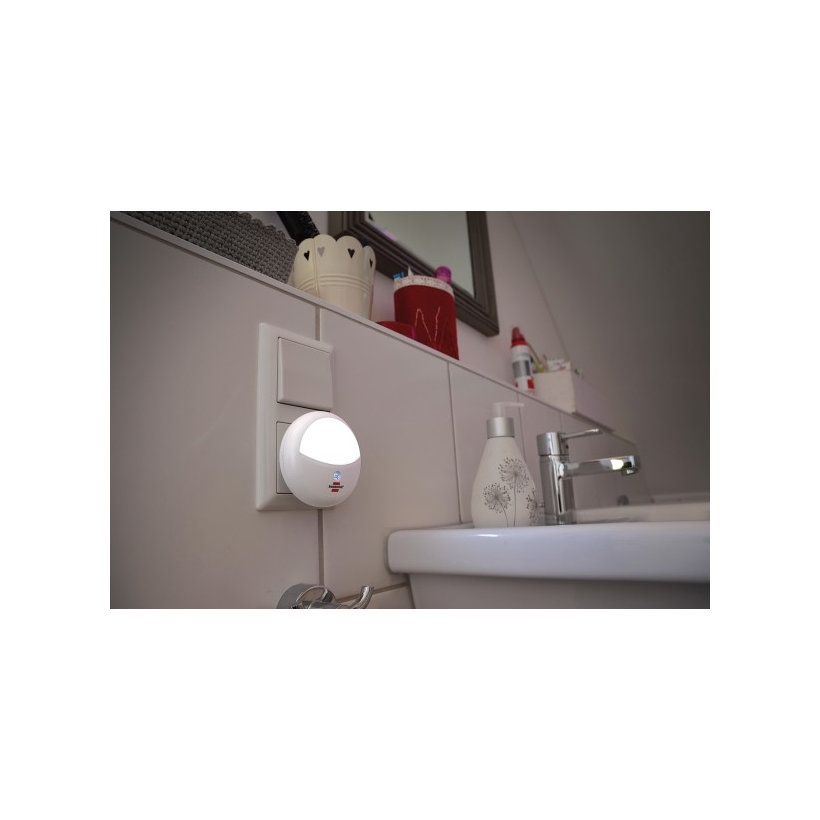 Orientační světlo s LED soumrakovým spínačem