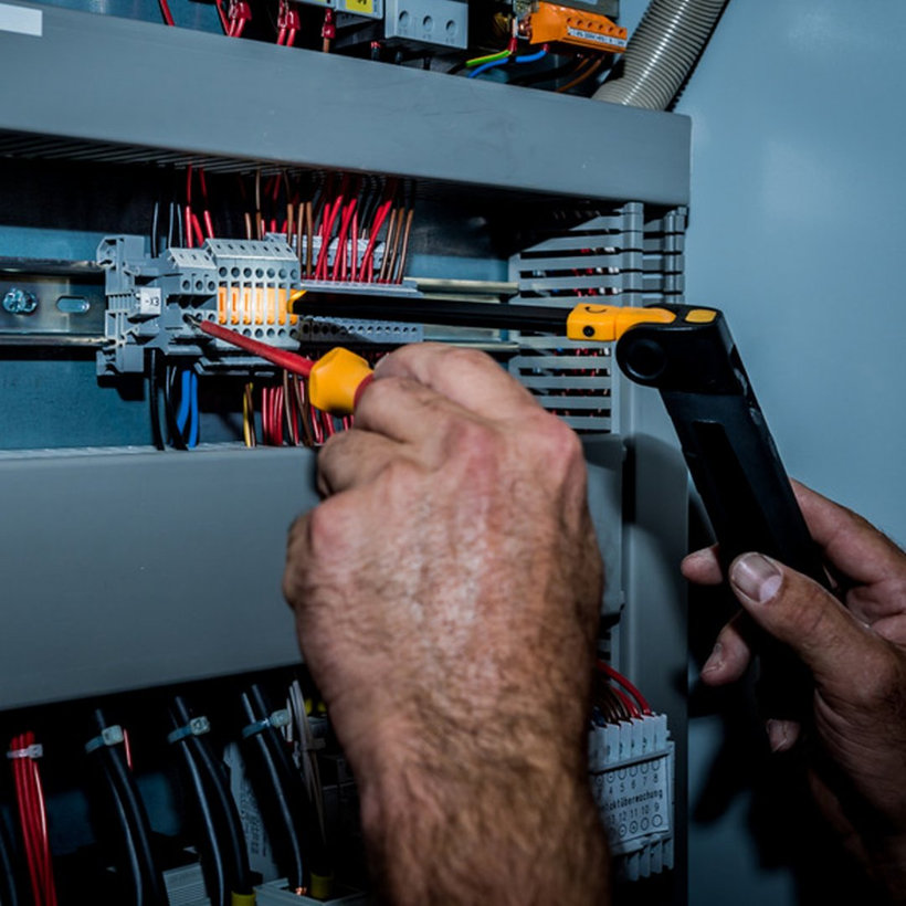 Akumulátorová LED ruční lampa SANSA 400 A