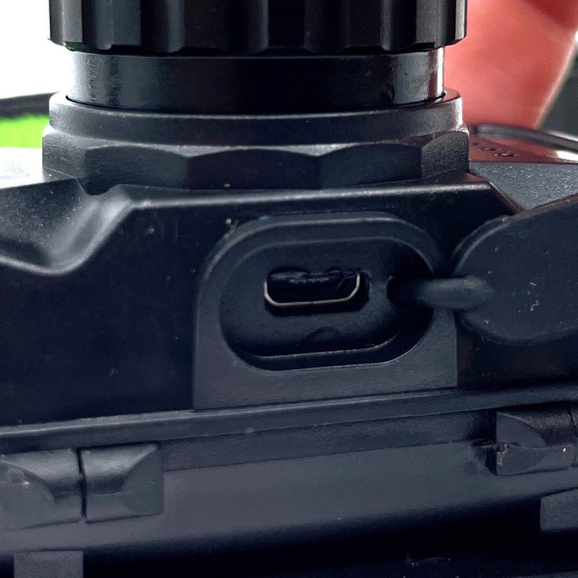 Čelová LED lampa se snímačem pohybu