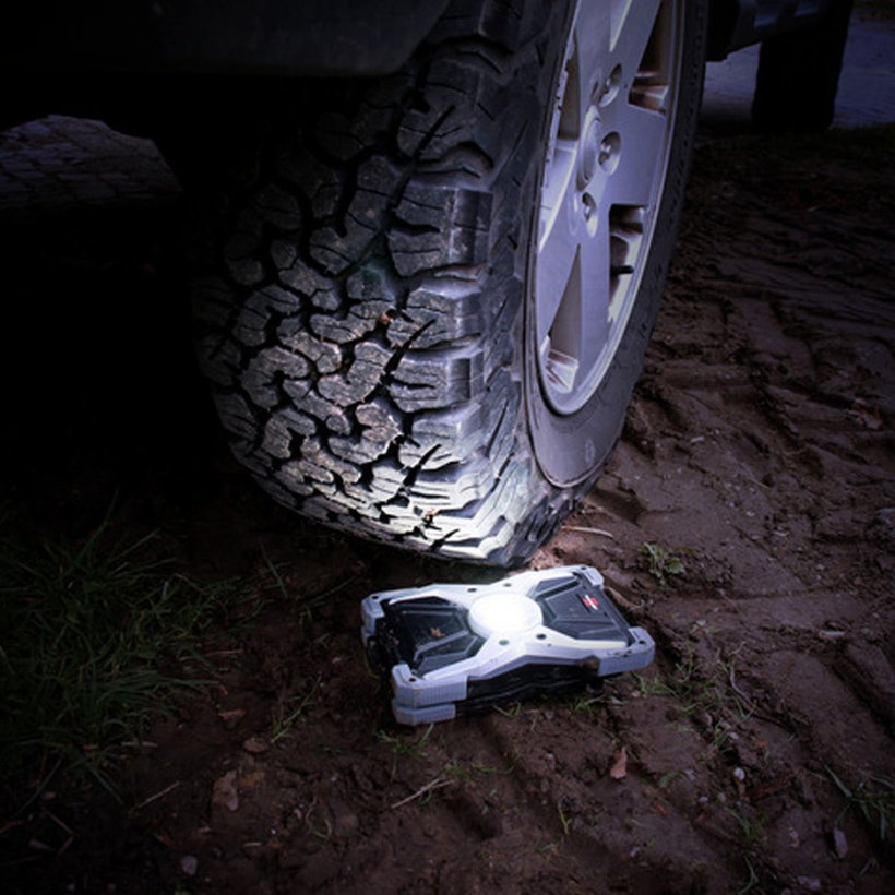 Mobilní nabíjecí LED reflektor RUFUS 3000 MA