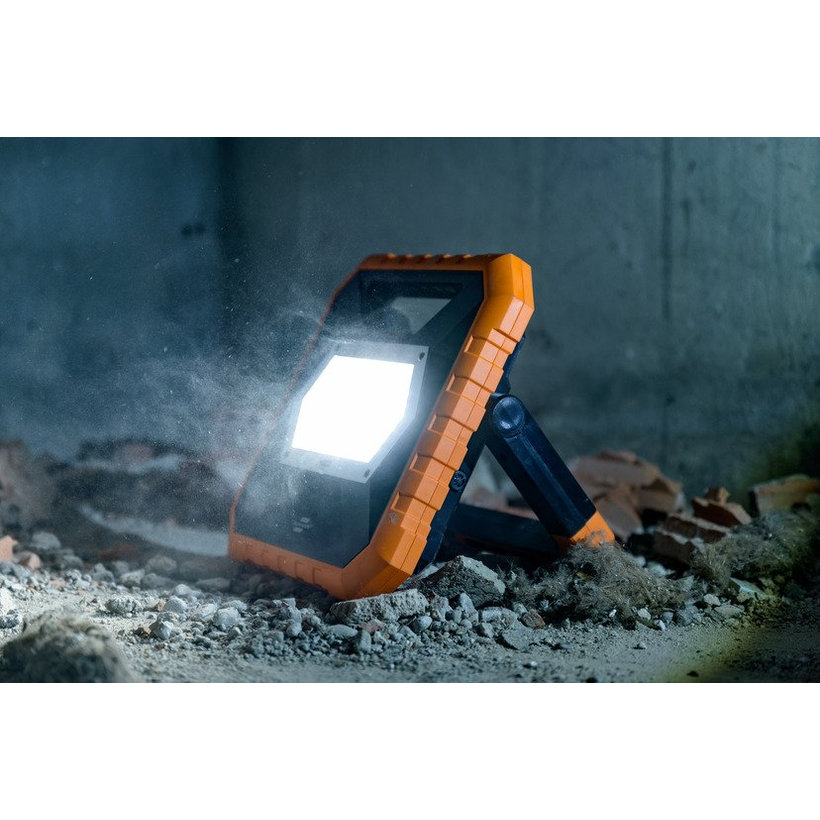 Mobilní LED reflektor AKU Strahler X