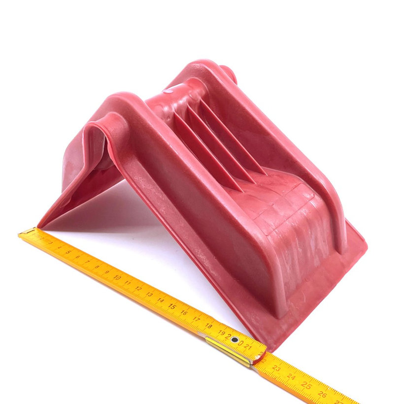 Ochranný plastový roh červený 220x145x130mm