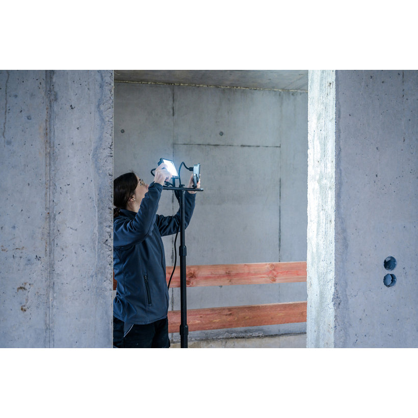 Trojnožkový LED reflektor JARO 6060 T