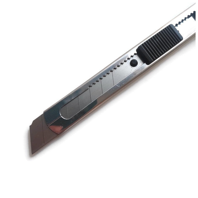 Nůž odlamovací kovový 18mm