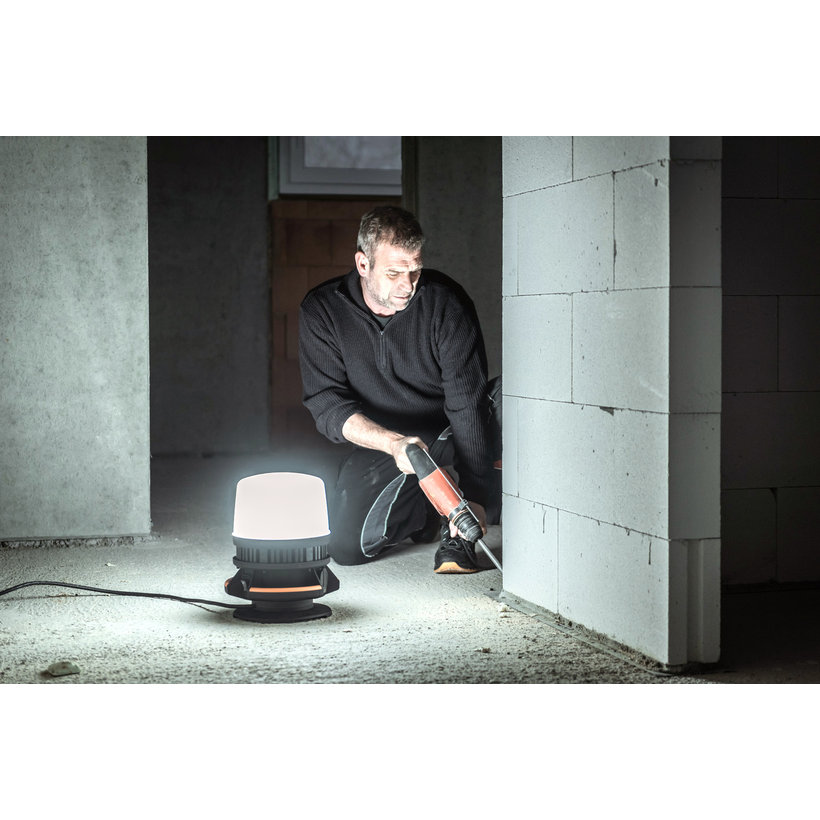 LED stavební reflektor ORUM 360° – 97 W, 12 600 lm, IP54