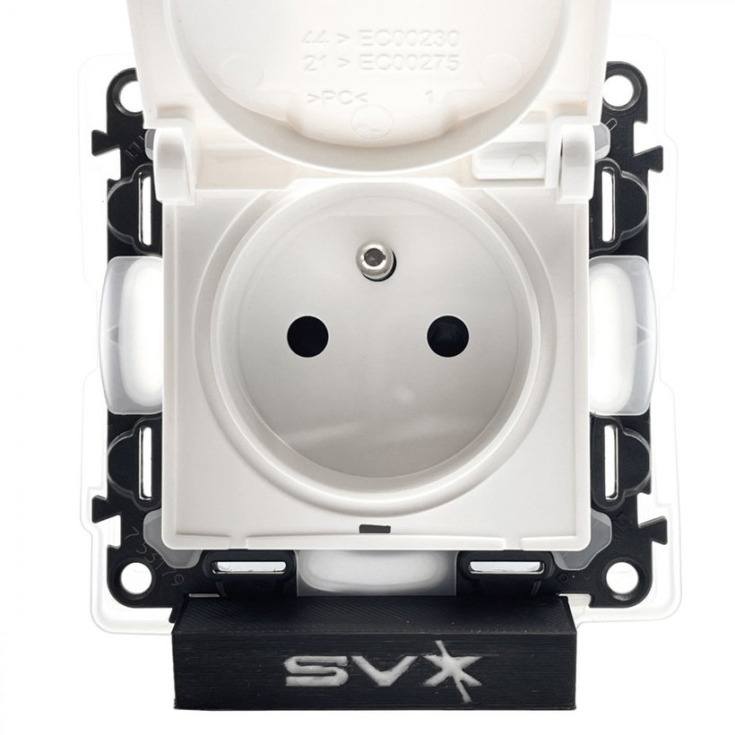 Valena LIFE 1-zásuvka s krytem IP44 bílá