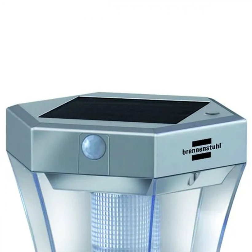 Solární lampa na osvětlení chodníku