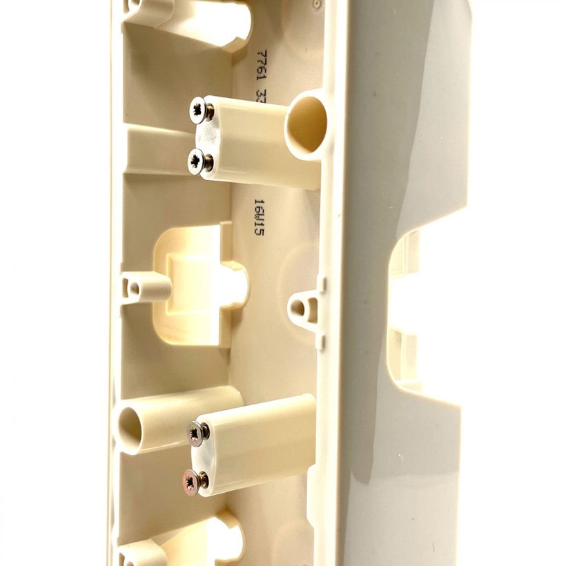 Valena 3 krabice na omítku béžová