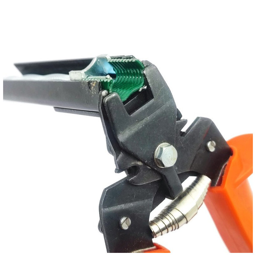 Kleště omega se zásobníkem