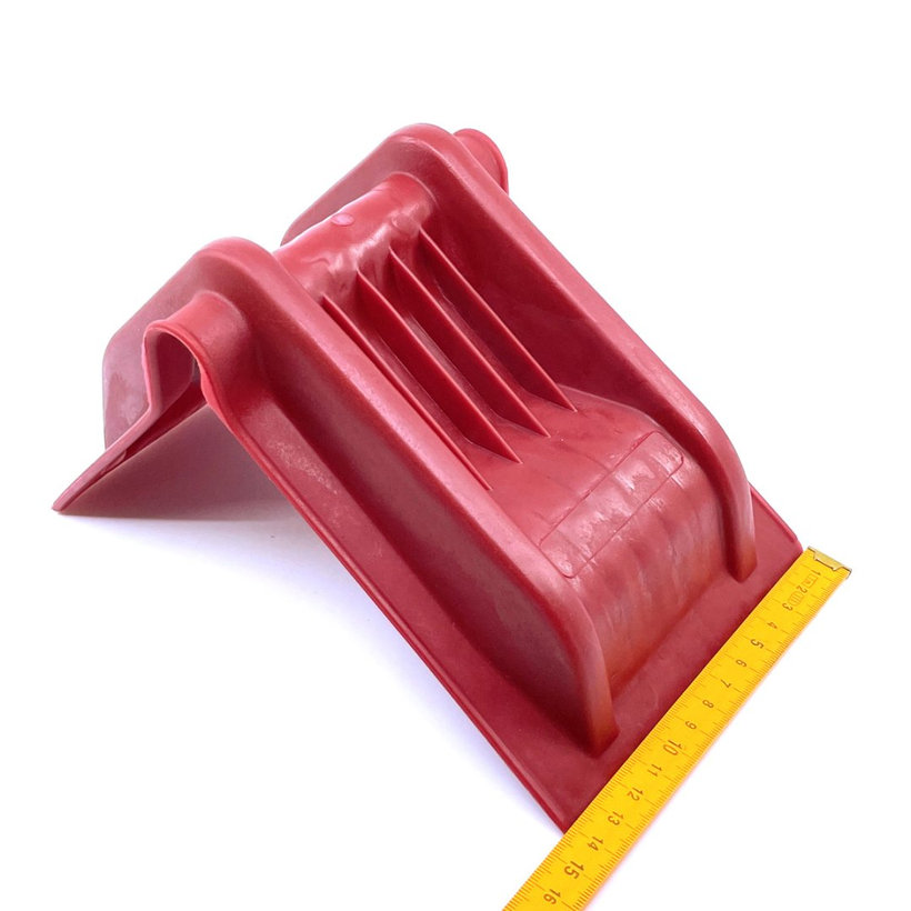 Ochranný plastový roh červený 220x145x130mm