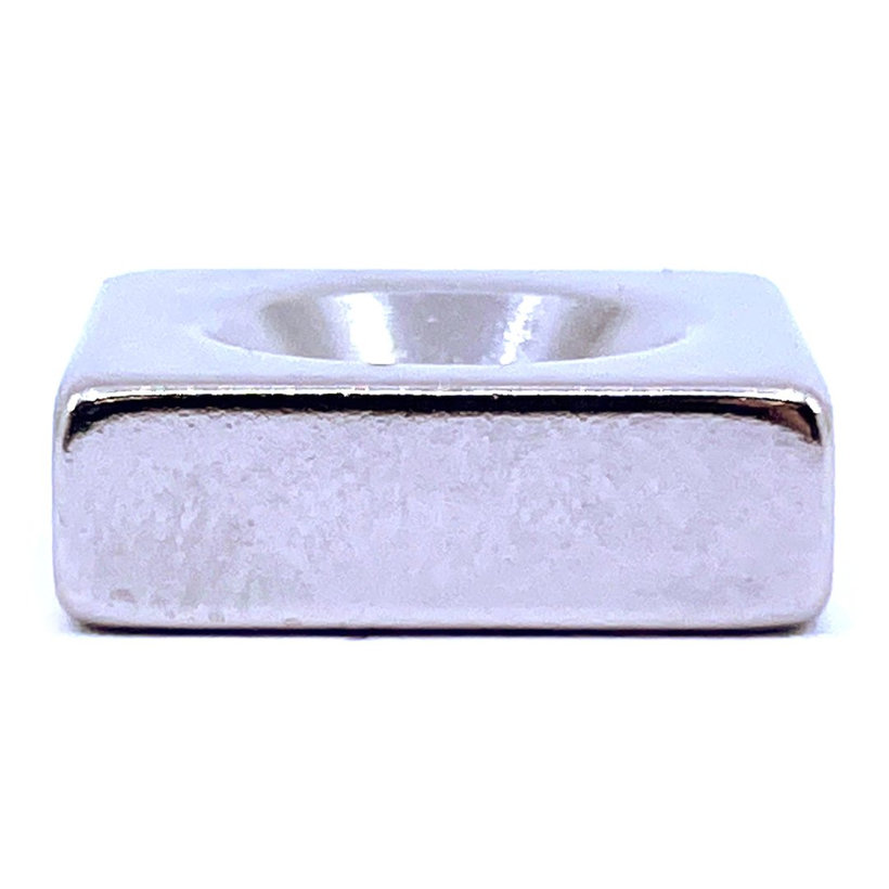 Magnet - kvádr s otvorem