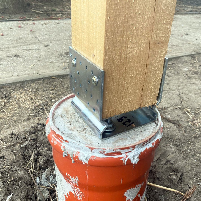 Noha sloupu U s prolisem bez roxoru 61x60x150mm