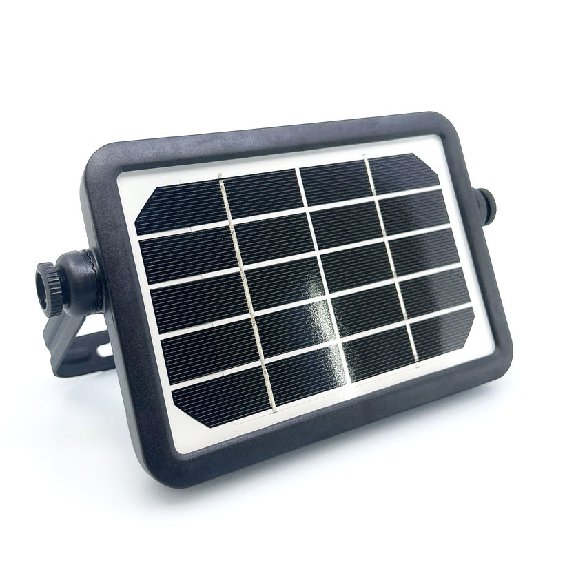 LED reflektor se solárním panelem a snímačem pohybu