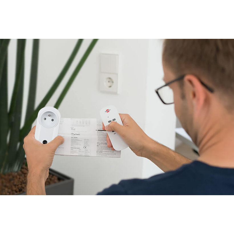 Dálkový spínací set 3 zásuvky 1000W IP20 bílý