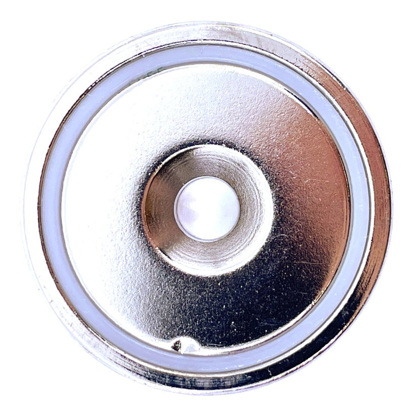 Magnet v pouzdru s dírou