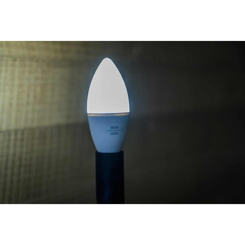 LED žárovka smart E14