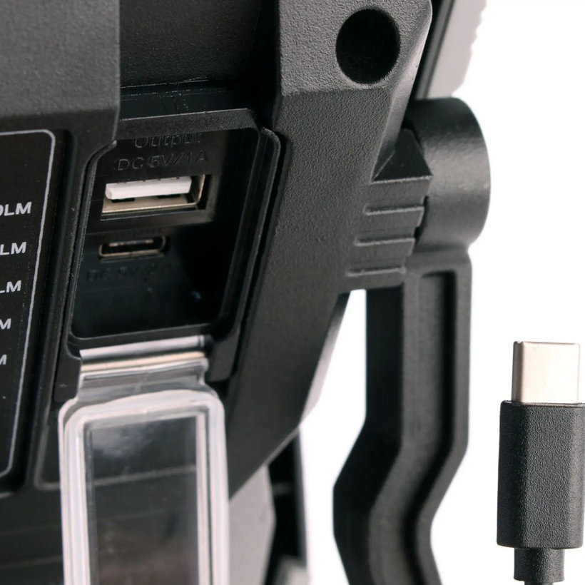 Mobilní nabíjecí LED reflektor RUFUS 3020 MA s barevným podáním