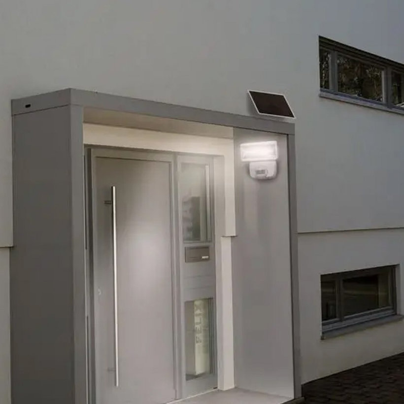 Solární LED reflektor s pohybovým PIR detektorem antracit