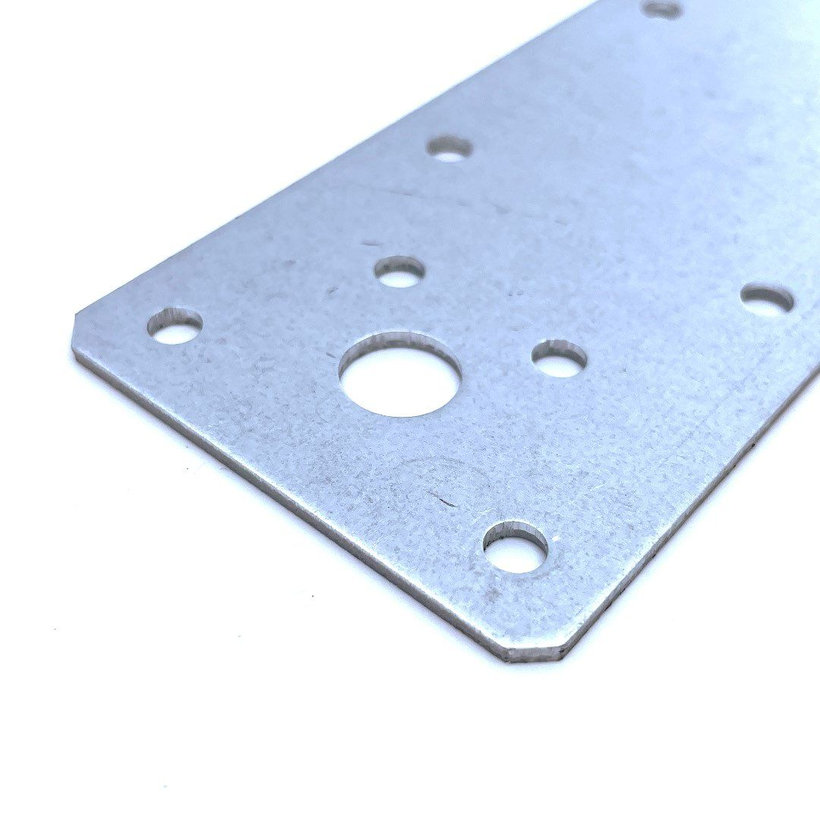 Plochá děrovaná spojka 140x55x2 mm