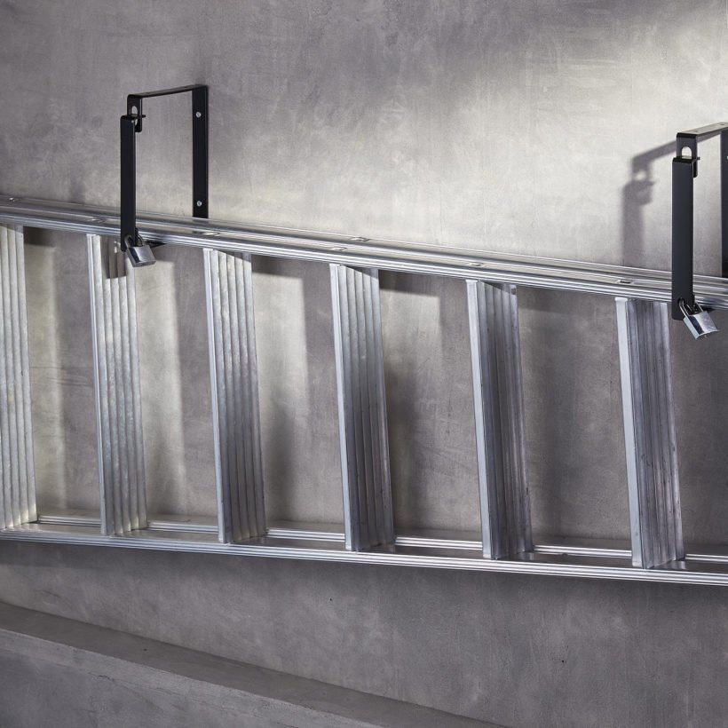 Sada dvou nástěnných držáků