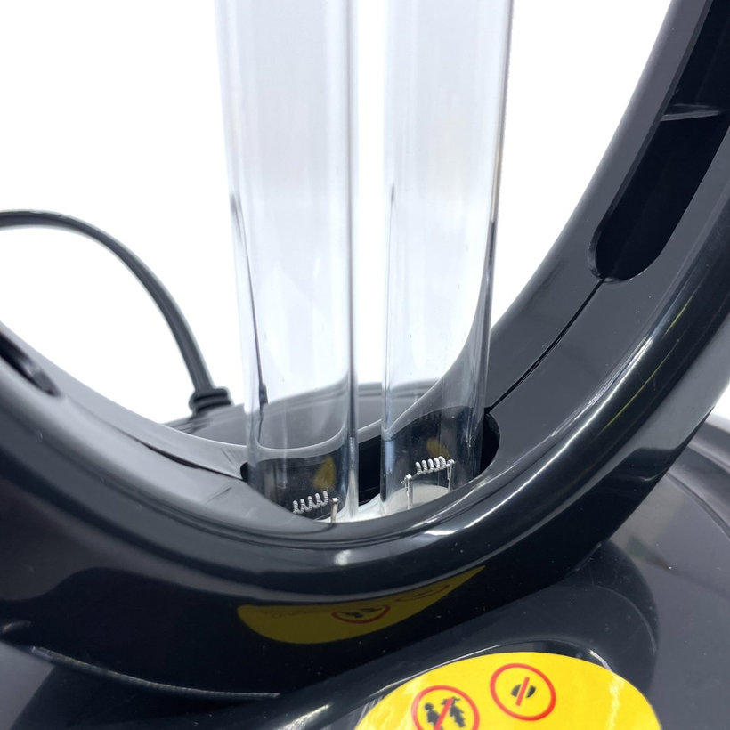 Germicidální dezinfekční lampa pro sterilizaci prostoru s ozónem