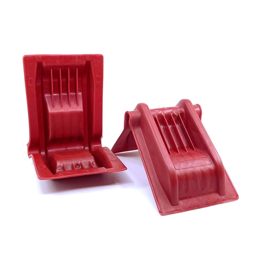 Ochranný plastový roh červený 220x145x130mm