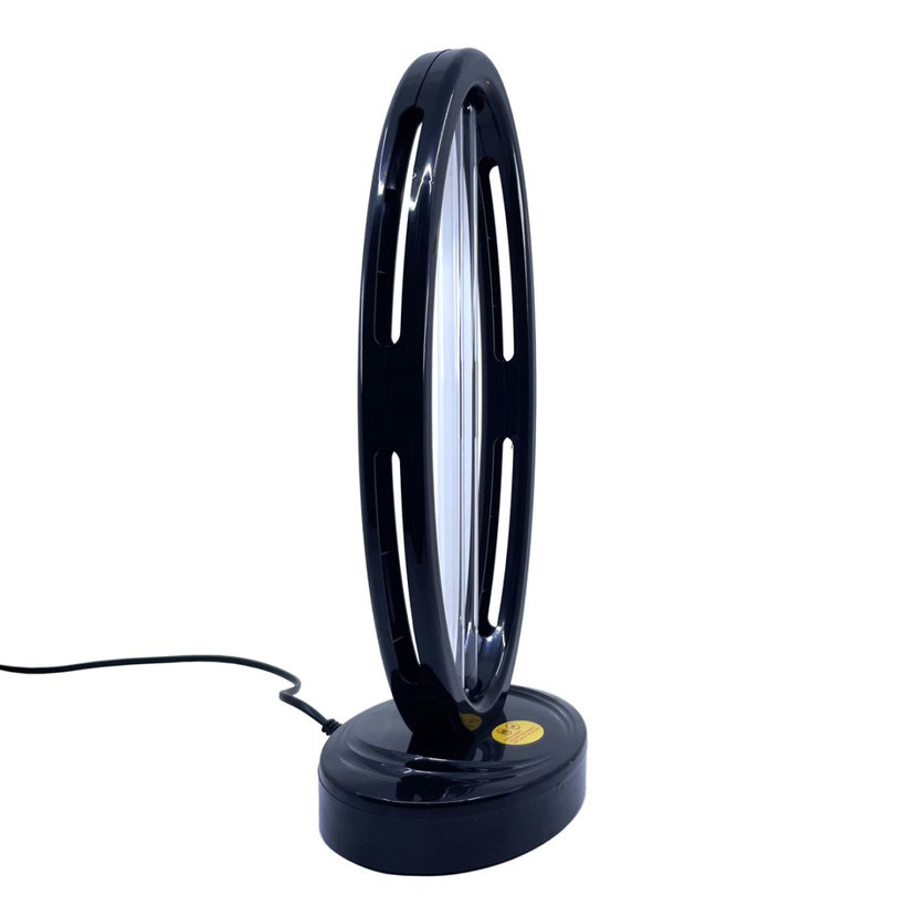 Germicidální dezinfekční lampa pro sterilizaci prostoru s ozónem