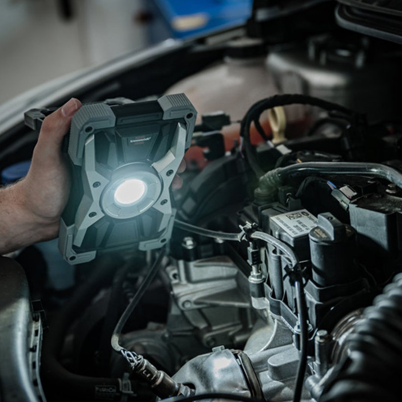 Mobilní nabíjecí LED reflektor RUFUS 3000 MA