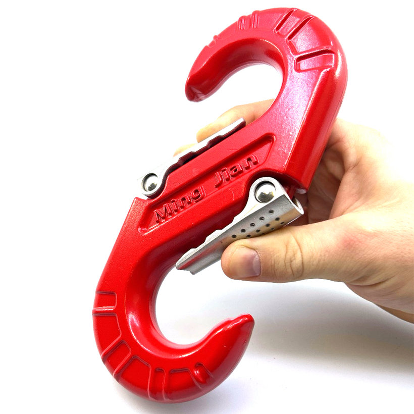 Hliníkový hák s pojistkou – červený
