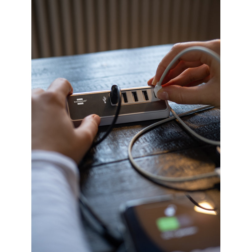 Rohová nerezová USB stanice 4× USB-A + USB-C, 1,5 m – 1508230