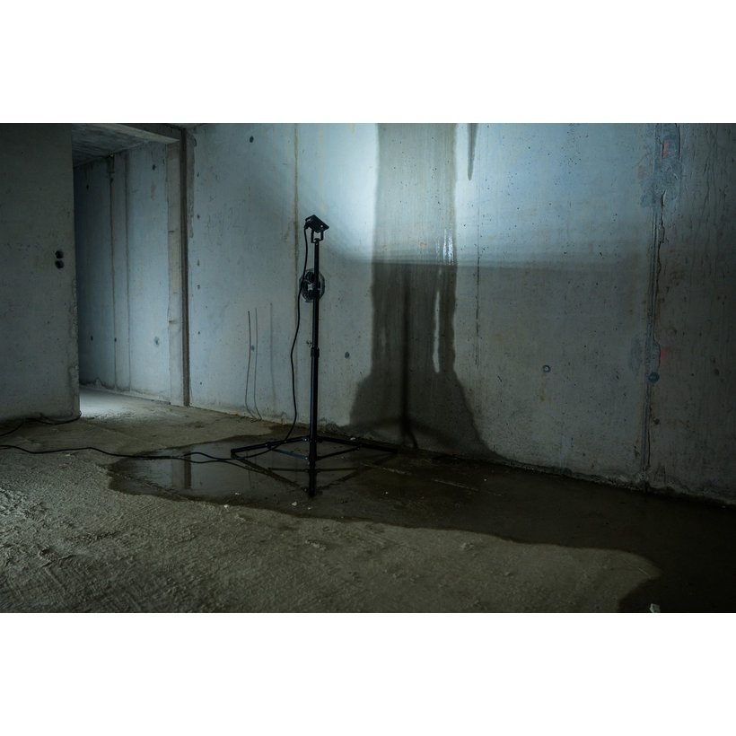 Třínožkový LED reflektor JARO 3060 T