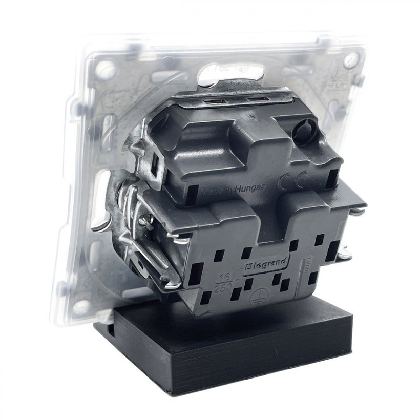 Valena LIFE 1-zásuvka s krytem IP44 bílá