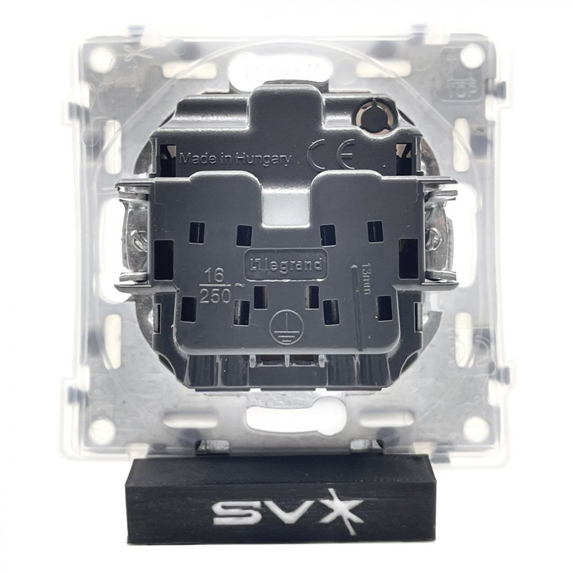 Valena LIFE 1-zásuvka s krytem IP44 bílá