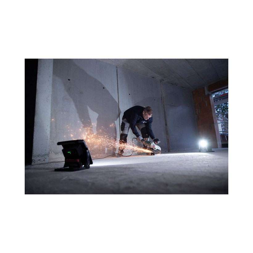 Mobilní LED reflektor bateriový MULTI