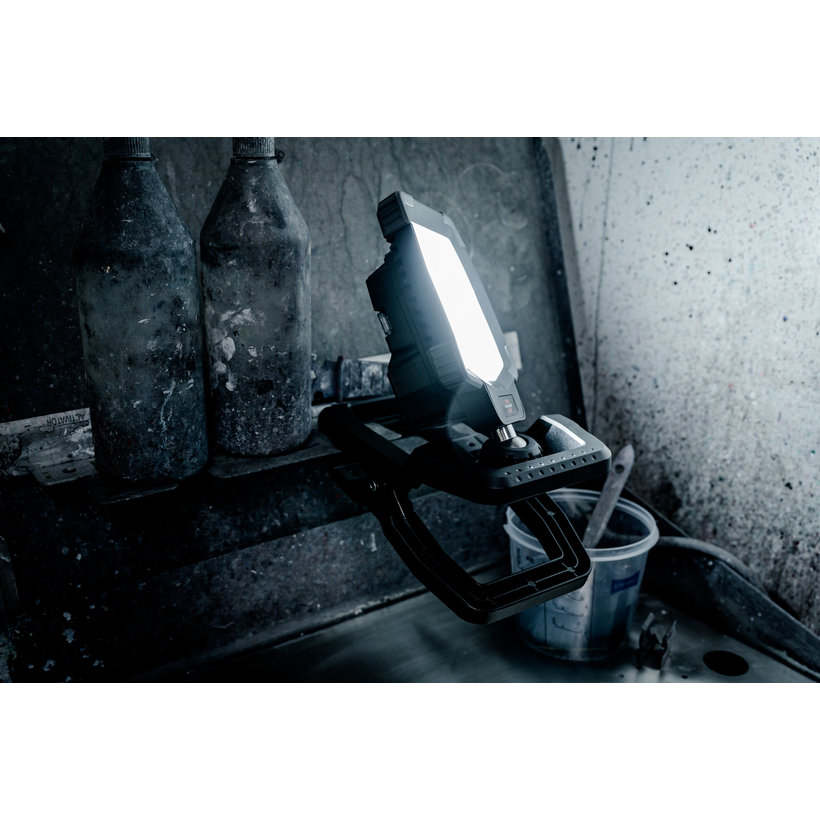 Mobilní LED reflektor bateriový CL