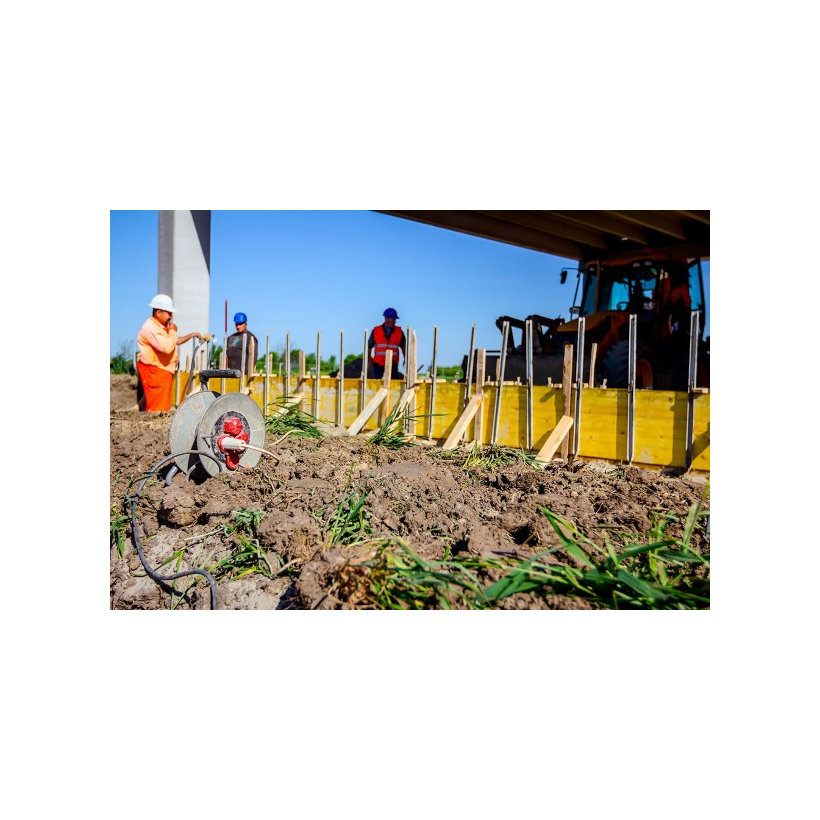 Prodlužovací kabel na bubnu stavební 25m