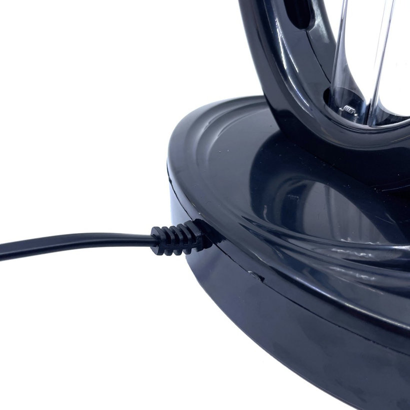 Germicidální dezinfekční lampa pro sterilizaci prostoru s ozónem